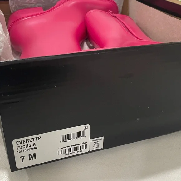 NWT fucsia pink rain boots ankle INC brand new 3” heel lug sole side zipper 7 - Picture 9 of 12